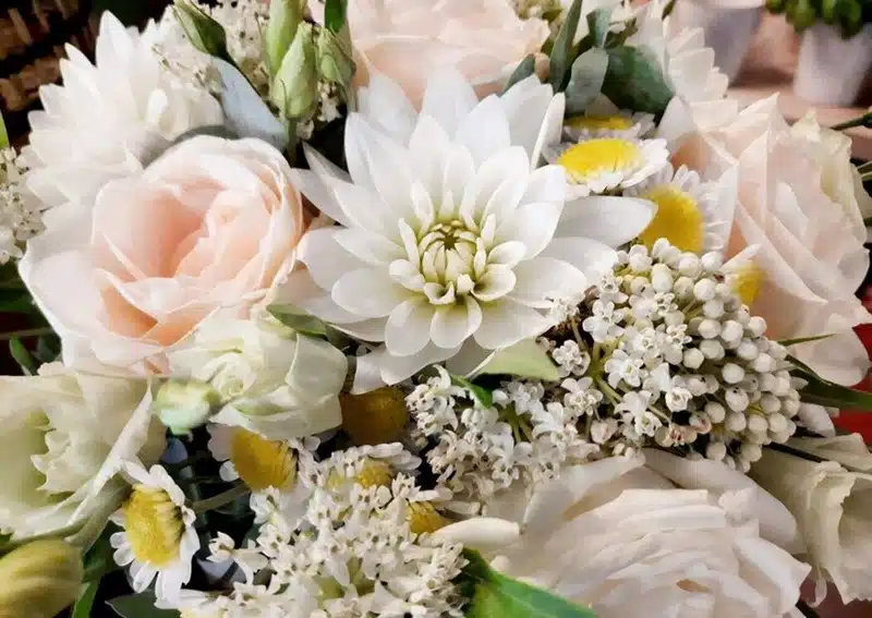 5 façons créatives de sublimer votre intérieur avec des bouquets de fleurs