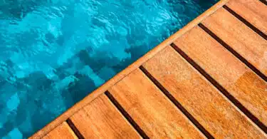 Pourquoi faire confiance à un designer de piscine en bois sur mesure ?