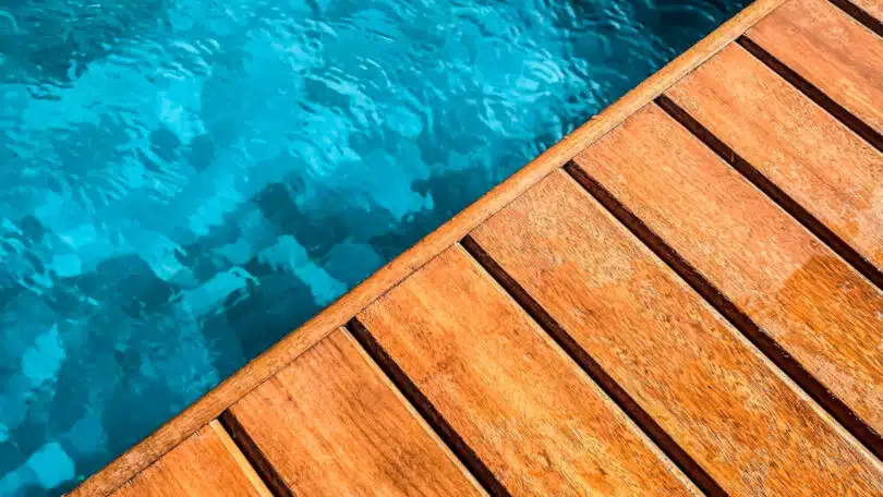 Pourquoi faire confiance à un designer de piscine en bois sur mesure ?